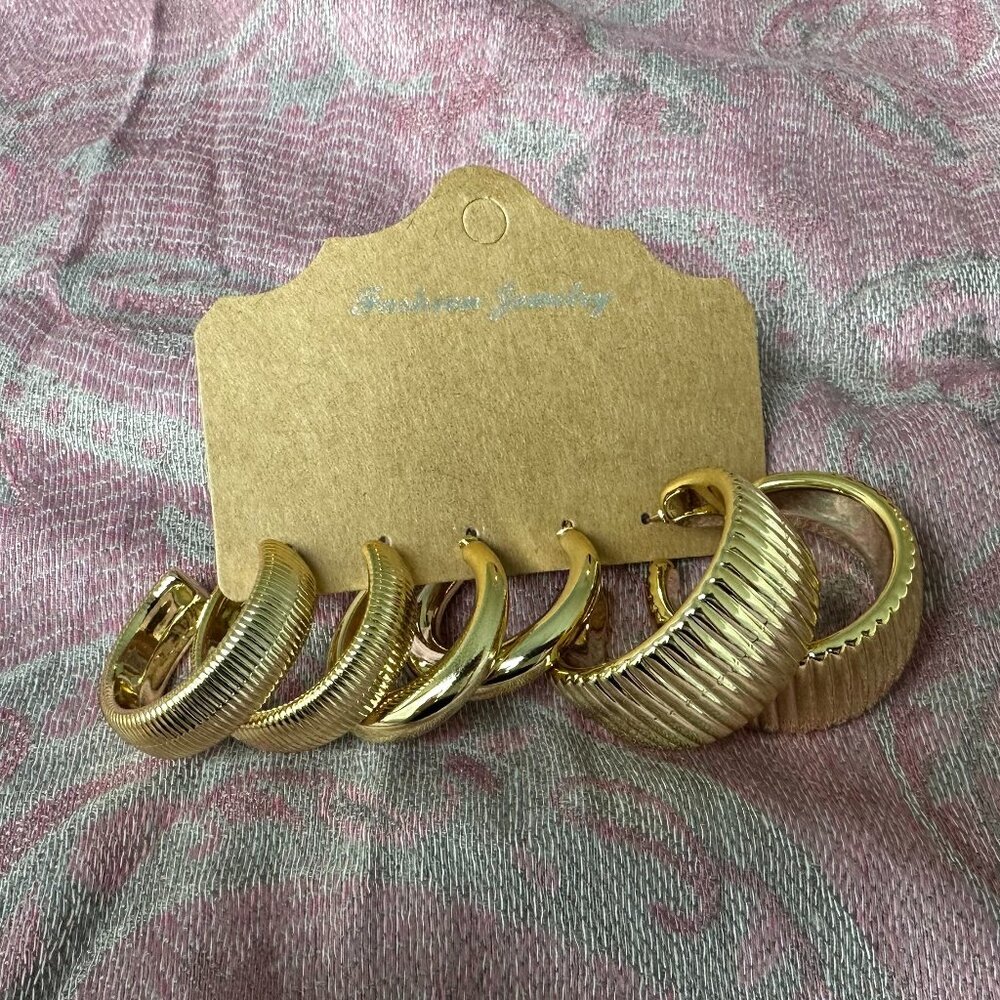 Bundle – Earrings + Necklace